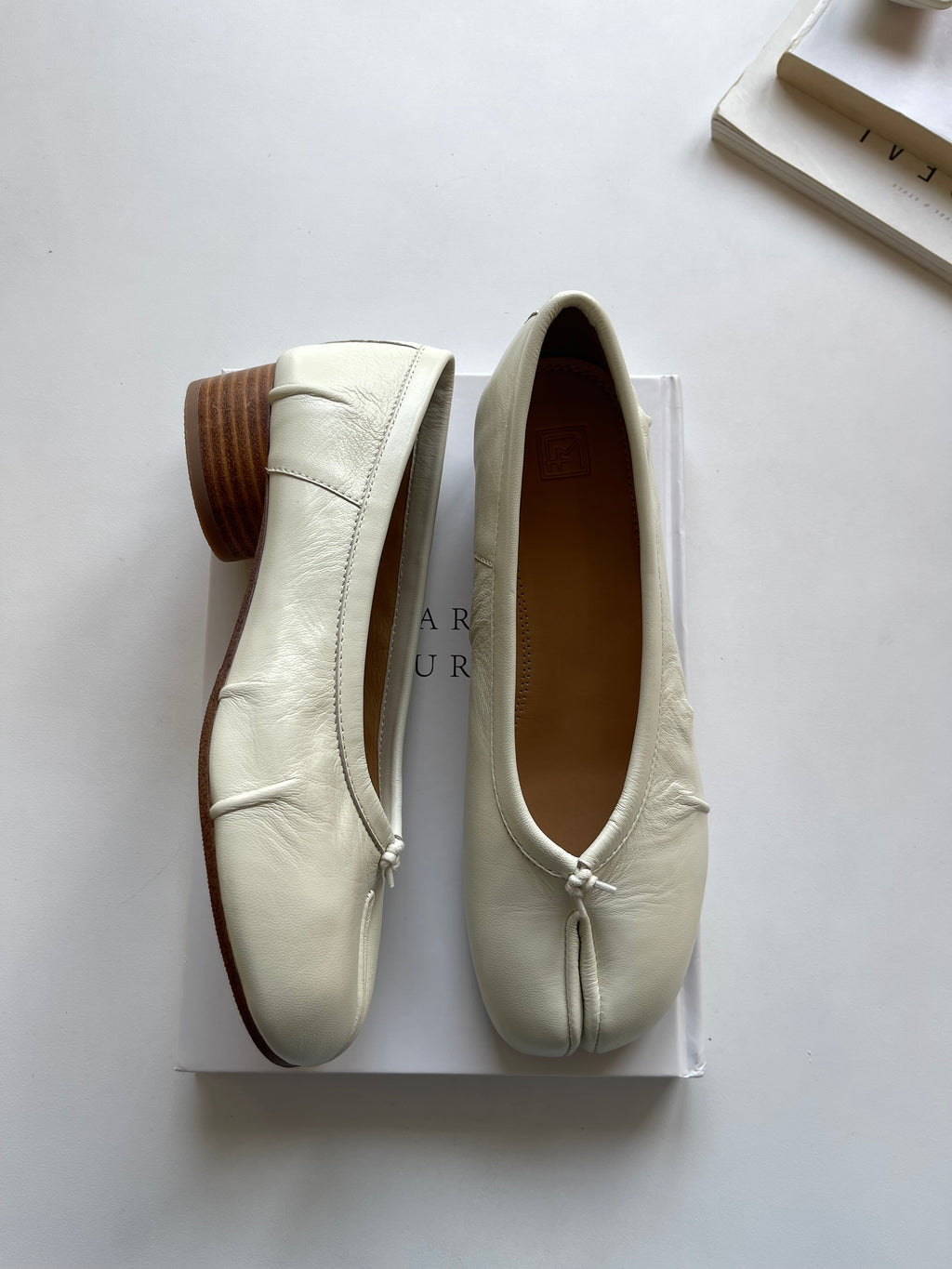 Cream Tabi